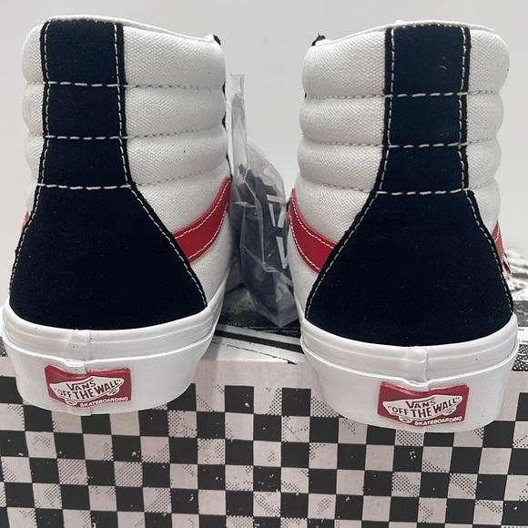 Vans WMNS Skate Sk8-Hi
Athletic Black/Red
VN0A5FCC458 Sneakers - Picture 13 of 16